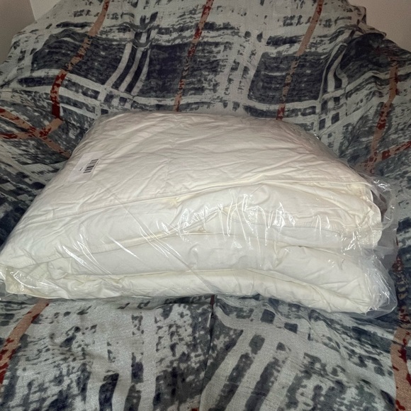 The Company Store Lacrosse Loftaire Down Alt Light Warmth Comforter - Picture 5 of 5